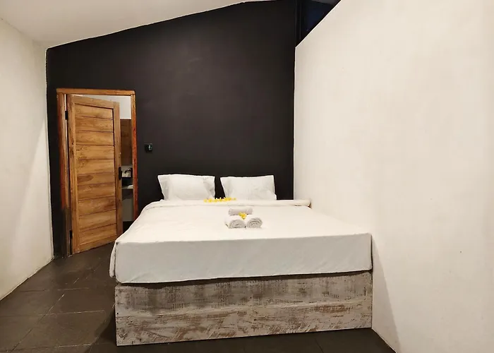 Hostal Avebodi Surf And Share Kuta Lombok